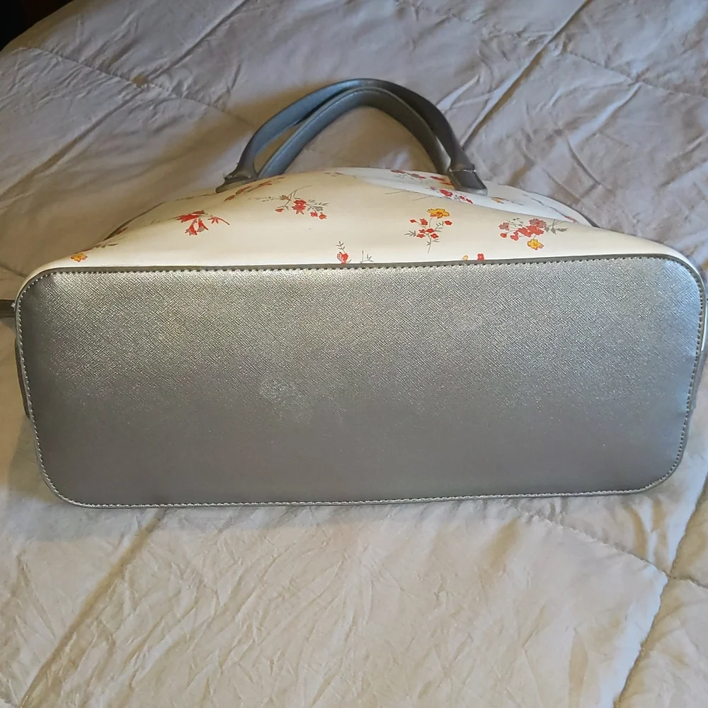 Kenneth Cole Reaction Floral Purse - Picture 10 of 15